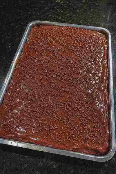 Bolo Nega Maluca com Cobertura de Brigadeiro Delicioso
