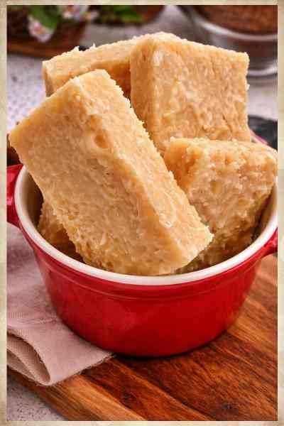 Cocada de Leite Condensado Leva Só 3 Ingredientes pronto para servir
