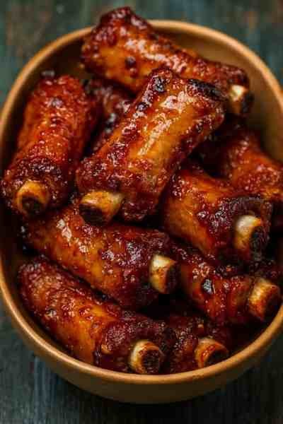 Costelinha Suína Caramelizada ao Molho Barbecue pronto para servir