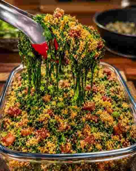 Farofa de Couve com Bacon e Calabresa Facil pronto para servir