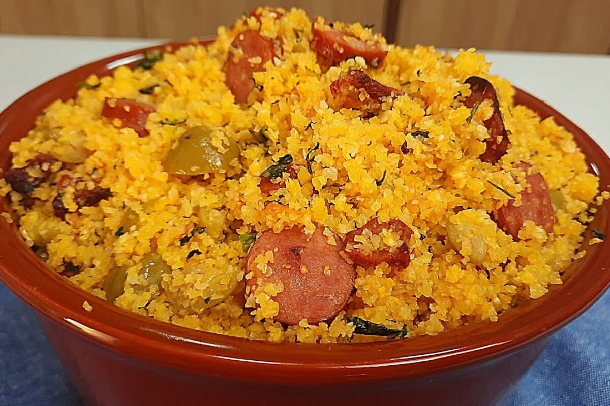 Farofa de Cuscuz com Bacon e Linguiça