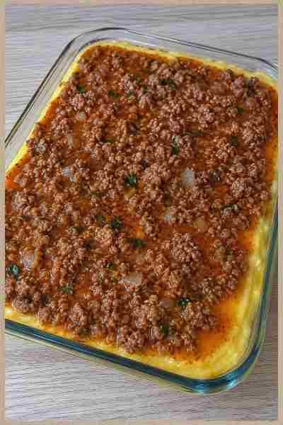 Polenta Cremosa de Forno com Carne Moída e Muito Queijo