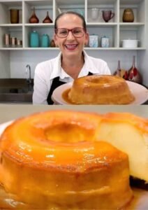 Pudim dourado com calda de caramelo servido em forma de anel