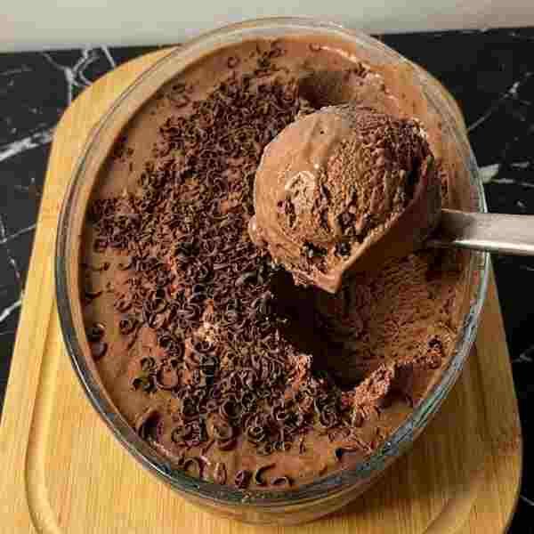 Sorvete Cremoso de Chocolate com Leite Ninho Delicioso