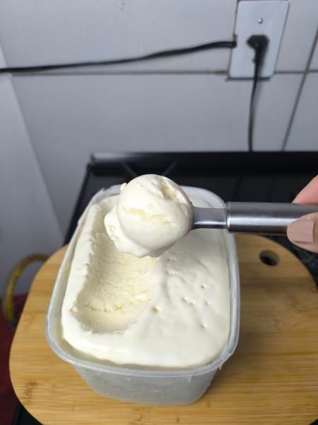 Sorvete Cremoso de Leite Ninho