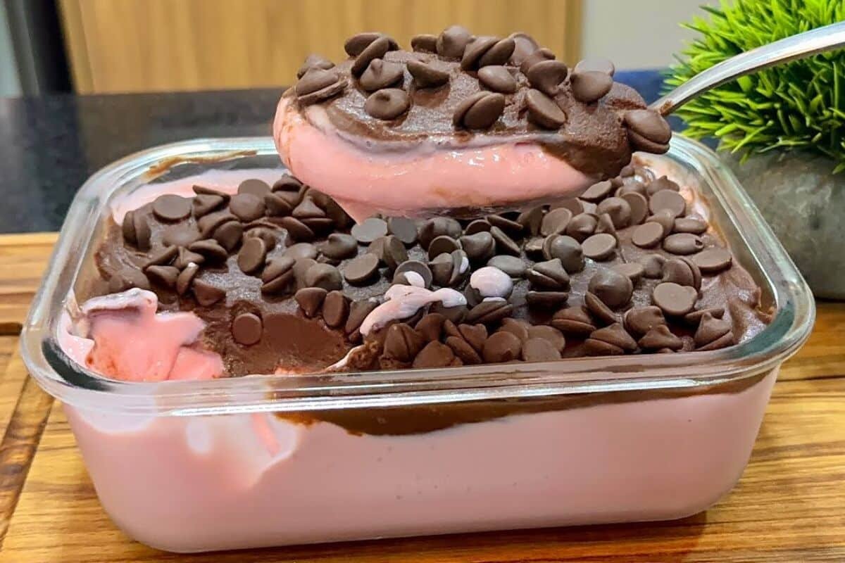 Sobremesa Sensação Cremosa de Chocolate com Morango