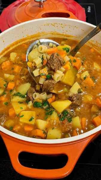 Sopa de Carne com Legumes e Macarrão