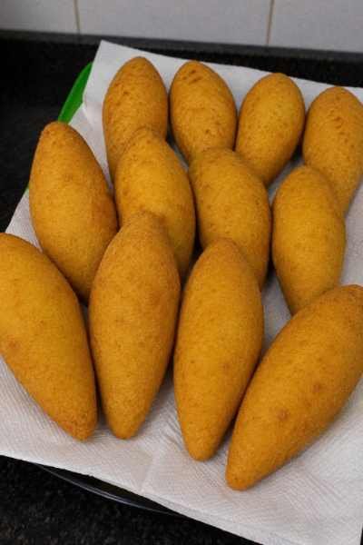 BOLINHO DE FRANGO COM FARINHA DE MILHO Facil pronto para servir