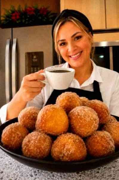 bolinhos de chuva quentinho pronto para servir