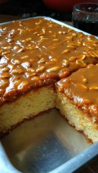 Bolo de Amendoim com Cobertura de Doce de Leite