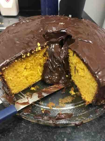 Bolo de Cenoura com Ganache de Chocolate