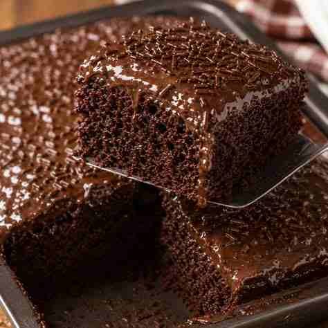 Bolo de Chocolate Bem Molhadinho com Brigadeiro