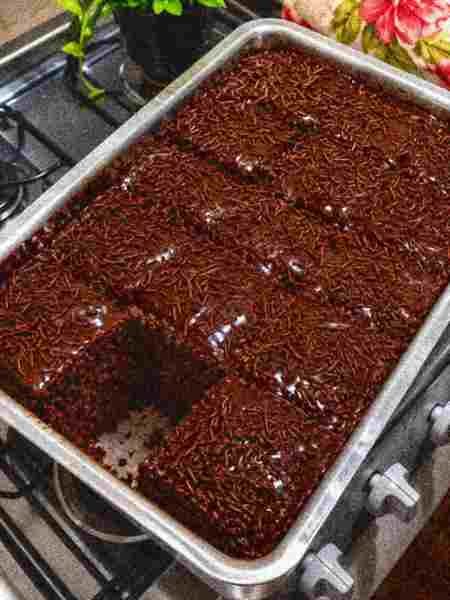 Bolo de Chocolate (Nega Maluca) pronto para servir