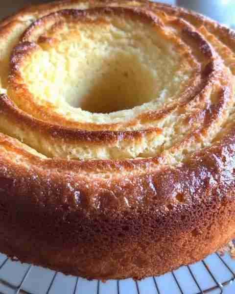 Bolo de Iogurte Simples Superfofinho Delicioso pronto para servir