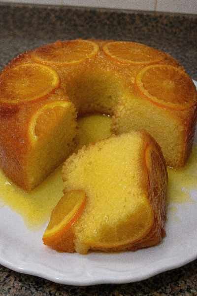 Bolo de Laranja com Calda Especial pronto para servir
