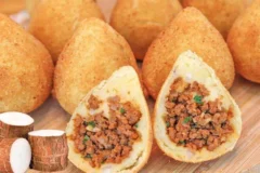 Coxinha de mandioca com frango: receita super crocante sem farinha de trigo