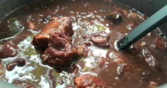 Feijoada simples na panela de pressão: receita rápida com carnes fáceis