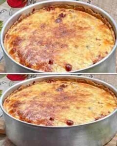 Massa com 2 ingredientes sendo aberta para preparo