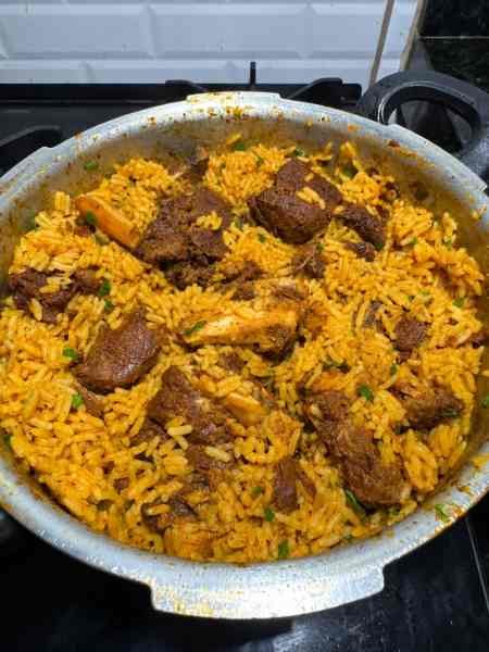 Arroz carreiteiro de carne bovina