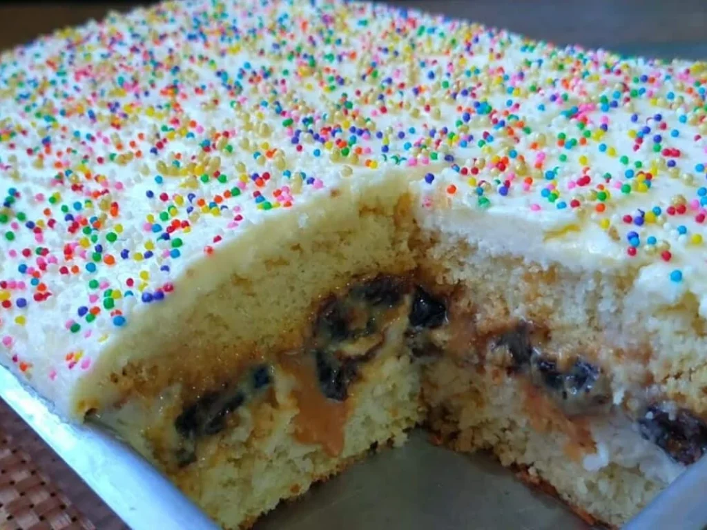 Bolo de aniversário estilo antigamente — super fofinho e bem recheado