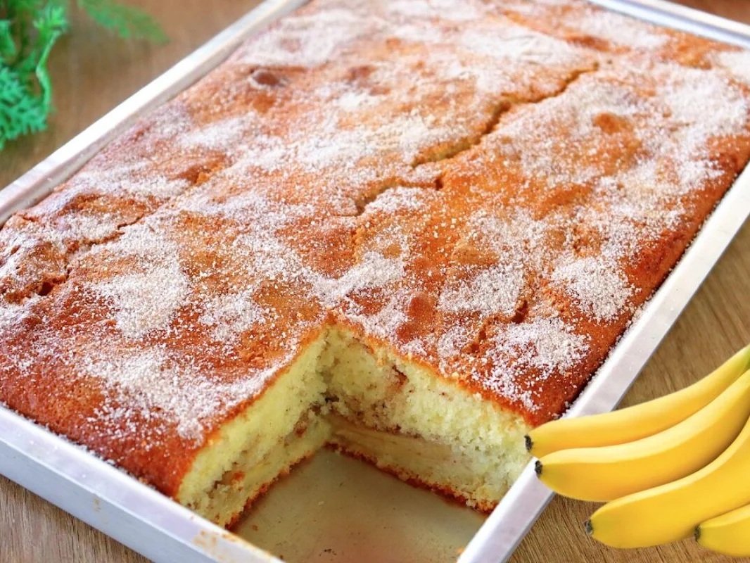 Bolo de Banana Recheado que Sai Pronto do Forno