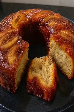 Bolo de Banana pronto para servir