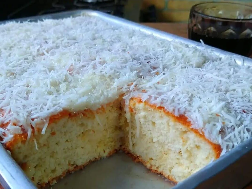 Bolo de coco fofinho e molhadinho (feito no liquidificador)