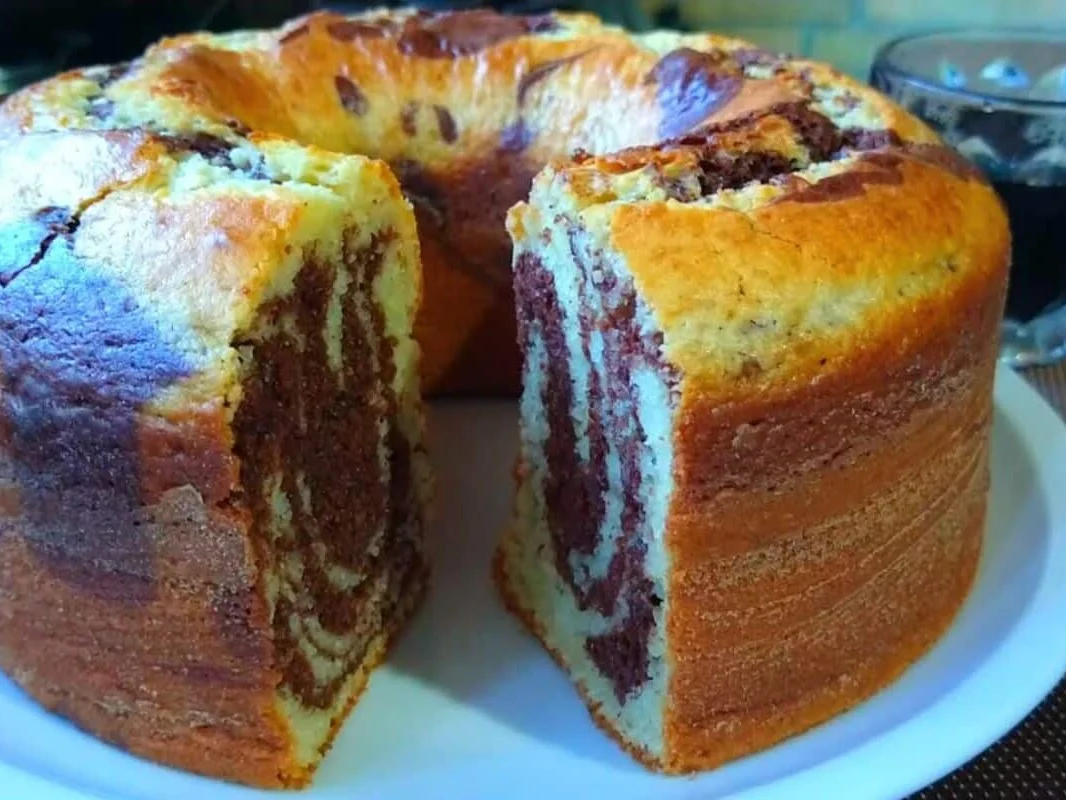 Bolo Mesclado Fofinho de Baunilha e Chocolate