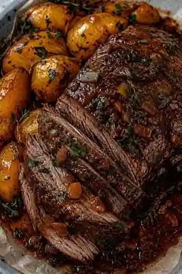 CARNE ASSADA COM BATATAS pronto para servir