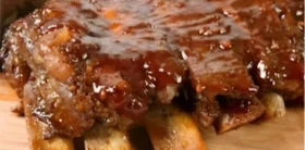 Costelinha de Porco no Forno com Molho Agridoce Caseiro: Receita Suculenta e Econômica