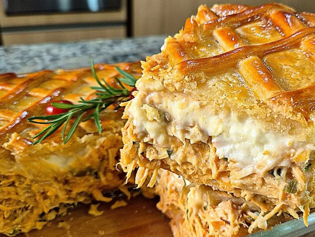 Empadão de frango com recheio cremoso e massa leve