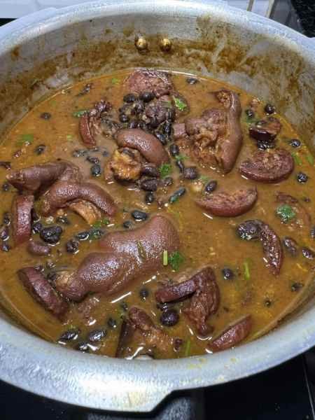 Feijoada deliciosa fácil pronto para servir
