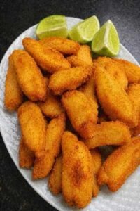 Filé de Peixe Empanado com Farinha de Trigo e Fubá pronto para servir