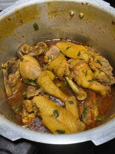 Frango caipira perfeito pronto para servir