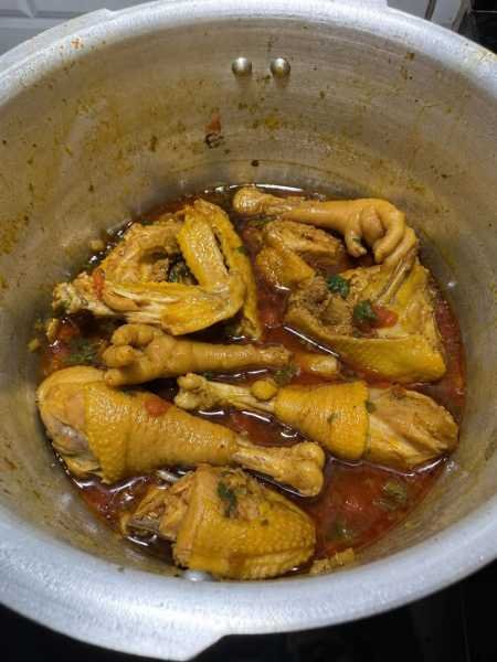 Galinha caipira deliciosa perfeita pronto para servir