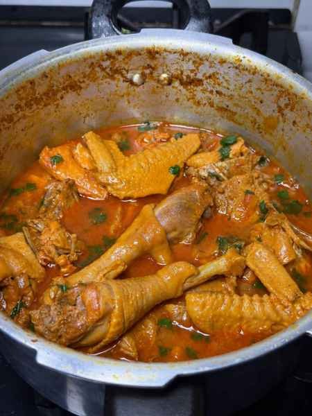 Galinha caipira🍗 meu prato favorito 🤤 pronto para servir