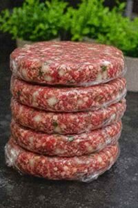 Hambúrguer Caseiro de Carne Moída pronto para servir