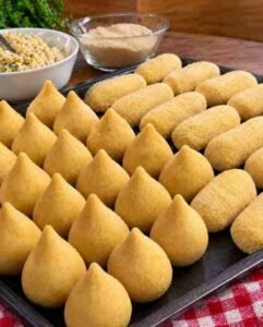 Massa para Salgados Fritos Macia e Fácil de Modelar pronto para servir