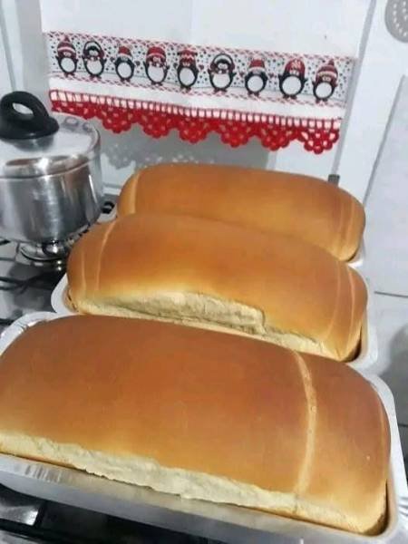 Pão Caseiro Prático e Econômico com Poucos Ingredientes pronto para servir