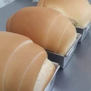 Pão Caseiro Tradicional Macio e Dourado pronto para servir