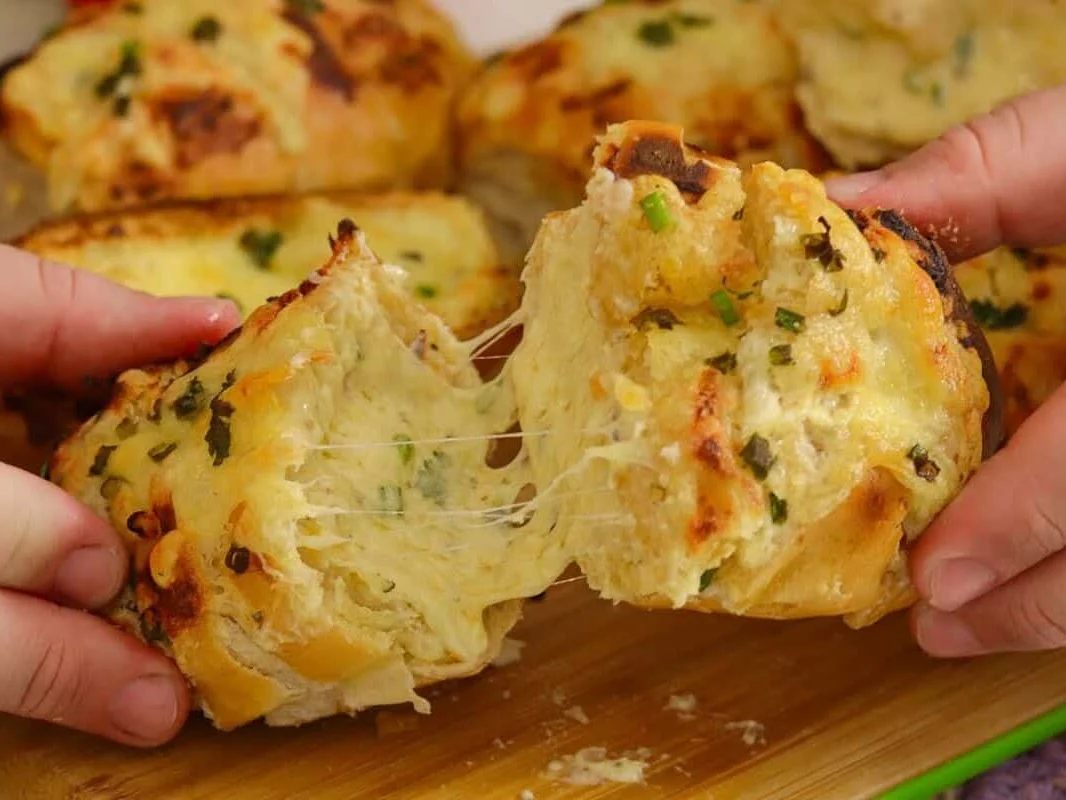 Pão de Alho Cremoso por Dentro e Super Crocante por Fora