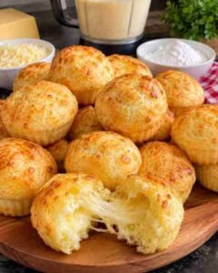 Pão de Queijo de Liquidificador Rápido e Saboroso pronto para servir
