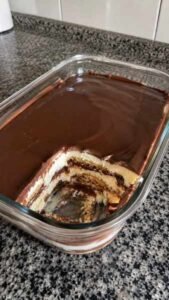Pavê de Leite em Pó com Chocolate pronto para servir