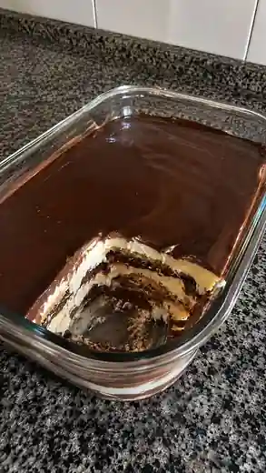 PAVÊ DE LEITE NINHO COM CHOCOLATE pronto para servir