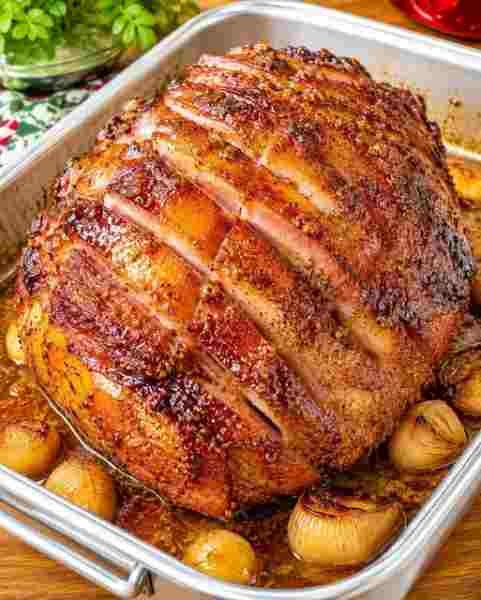 Pernil Assado Suculento, Temperado e Dourado pronto para servir