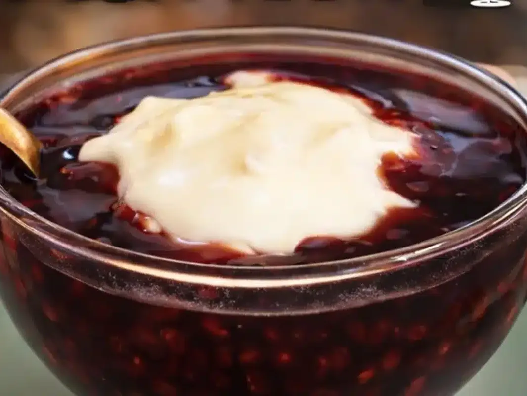 Sagu ao vinho com creme divino