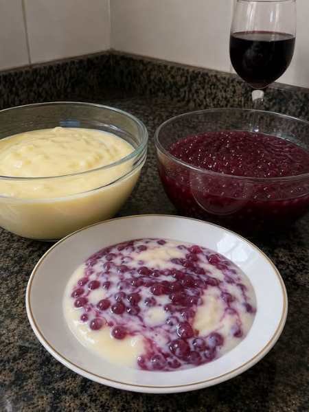Sagu no Vinho com Creme pronto para servir