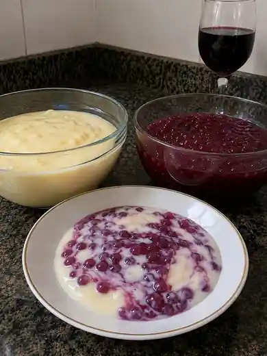 SAGU NO VINHO COM CREME pronto para servir