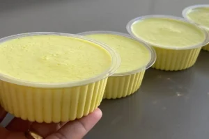 Sobremesa cremosa de abacaxi sem leite condensado em potinhos