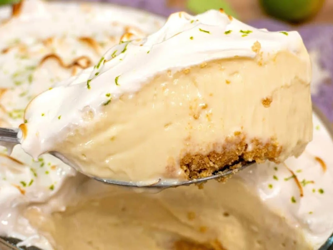 Torta de Limão Trufada com Merengue Suíço